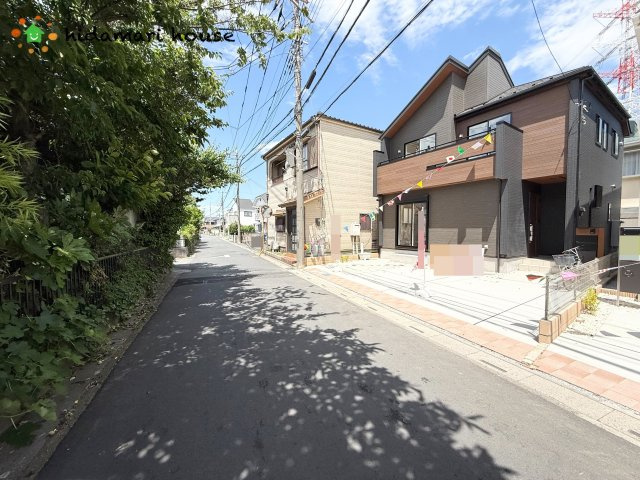 桶川市坂田　新築戸建　ブルーミング02の前面道路含む現地写真