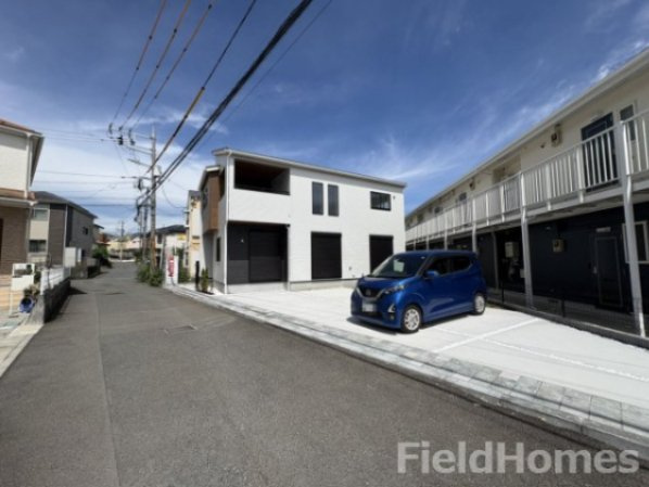 秦野市渋沢上2丁目新築戸建て　1号棟の前面道路含む現地写真|前面道路含む現地写真です
