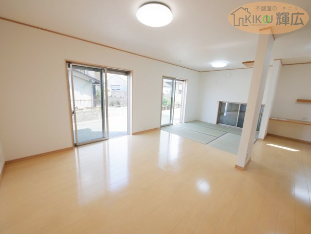 加古川市東神吉町西井ノ口　中古戸建の居間・リビング