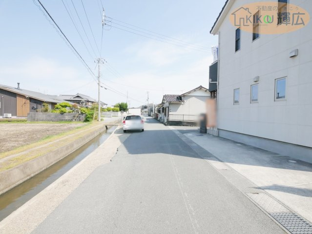 【前面道路含む現地写真】 | 加古川市東神吉町西井ノ口　中古戸建