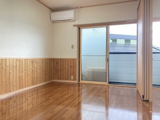 ヤマキチハイツ南の洋室