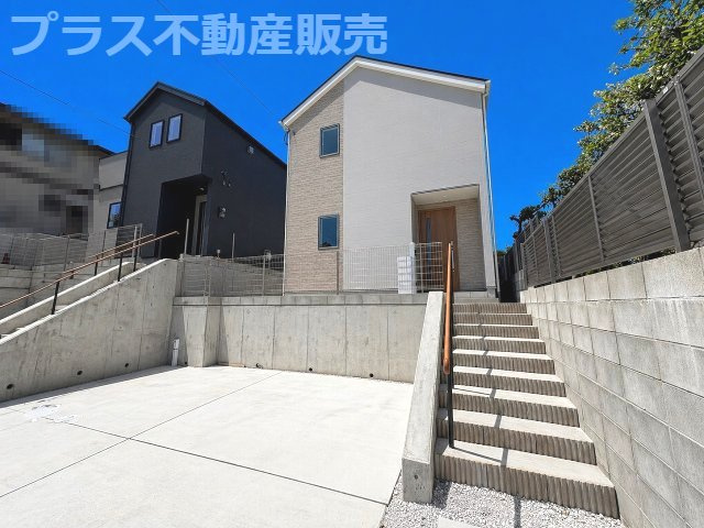 【外観】 | 福岡市南区若久6丁目25-1期　2号棟（全4棟）【仲介手数料無料・0円】 | 現地写真。プラス不動産販売なら、現場の全ての棟をまとめてご見学頂けます。