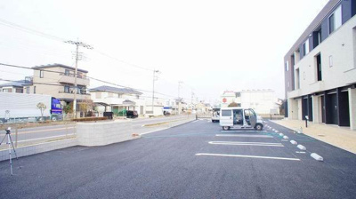 【駐車場】 | ヴィステリア | 駐車場に車を止められます