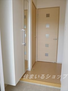 アンリアンの玄関|ミラー付き大型シューズボックス