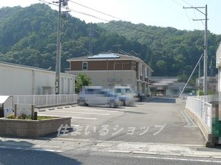 アンリアンの駐車場