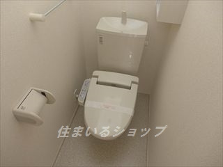 アンリアンのトイレ|シャワートイレ・収納棚あり