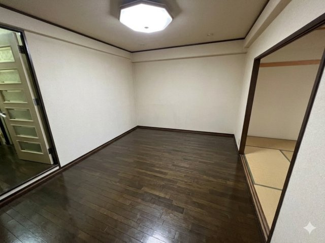正起瓢箪山ハイツの居間・リビング|※掲載画像はAI生成によるイメージであり、実際の物件とは異なる場合があります。