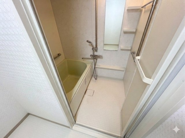 正起瓢箪山ハイツの浴室|※掲載画像はAI生成によるイメージであり、実際の物件とは異なる場合があります。