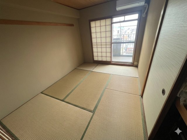 正起瓢箪山ハイツの和室|※掲載画像はAI生成によるイメージであり、実際の物件とは異なる場合があります。