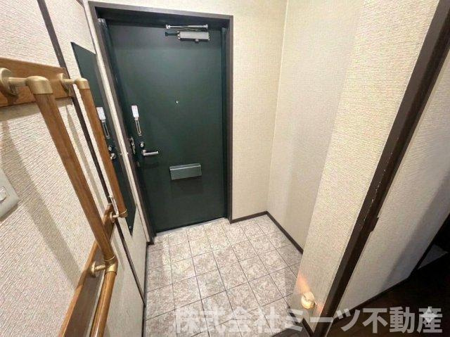 正起瓢箪山ハイツの玄関|※掲載画像はAI生成によるイメージであり、実際の物件とは異なる場合があります。
