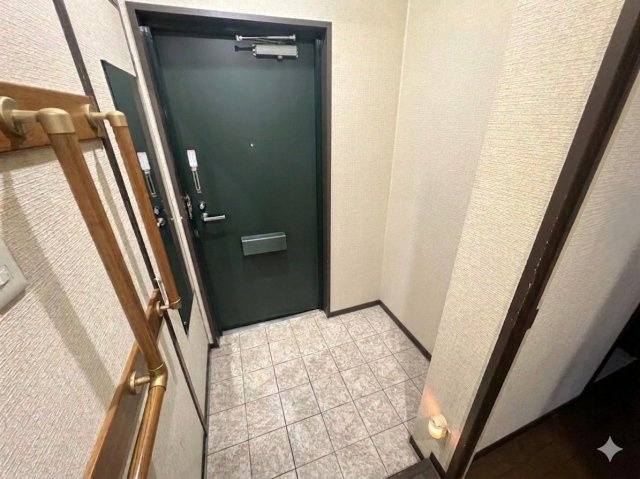 正起瓢箪山ハイツの玄関|※掲載画像はAI生成によるイメージであり、実際の物件とは異なる場合があります。
