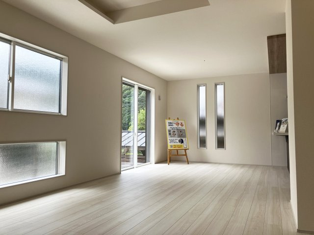【居間・リビング】 | 桂坂 大枝北沓掛町三丁目 新築一戸建