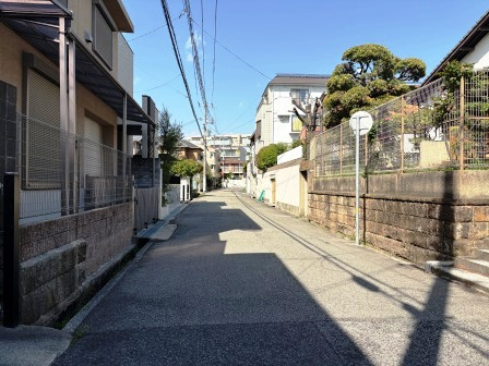 【前面道路含む現地写真】の画像