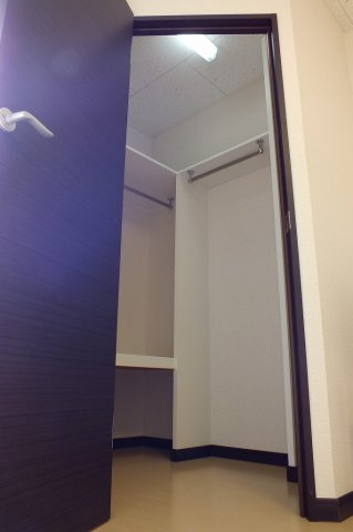 レオネクストグランパール久住の内装|ウォークインクローゼット