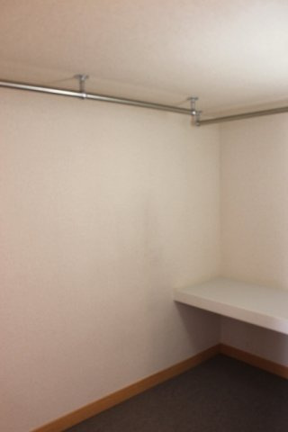 レオパレスアルカンシェルの内装|ウォークインクローゼット等で収納充実