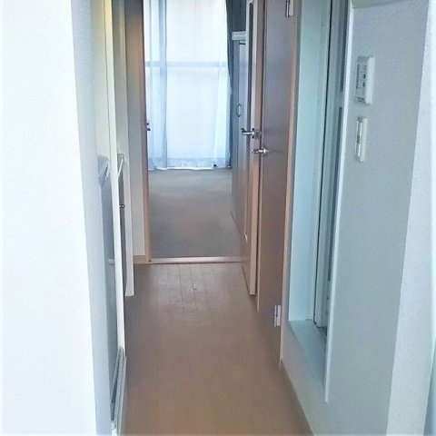 レオパレス八千代の玄関