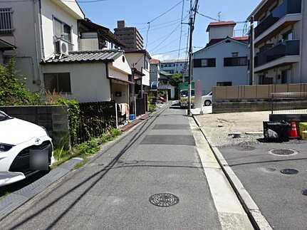 南区東雲本町１丁目の前面道路含む現地写真