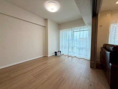 【洋室】 | 狭山パーク・ホームズ | 【クロス全室張り替え済】綺麗な壁紙で部屋が明るく見えて気持ちも明るくなりますね♪
