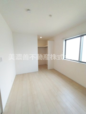 ６６８９０　岐阜市西川手新築戸建の洋室|2階北