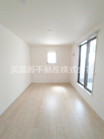 ６６８９０　岐阜市西川手新築戸建の洋室|2階南東