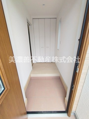 ６６８９０　岐阜市西川手新築戸建の玄関