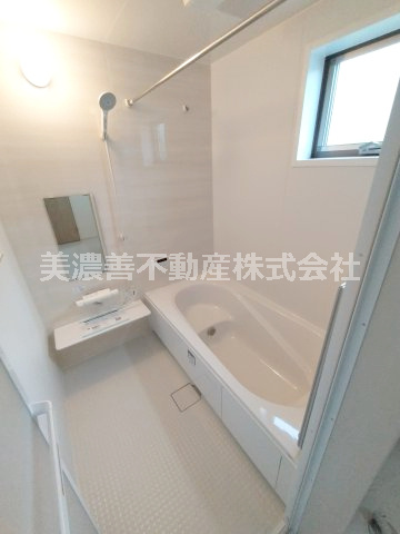 ６６８９０　岐阜市西川手新築戸建の浴室
