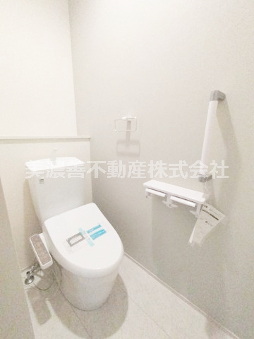 ６６８９０　岐阜市西川手新築戸建のトイレ