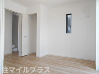 【洋室】 | 郡山市富田町丸山新築一戸建て2棟 | 落ち着いた色調の洋室です