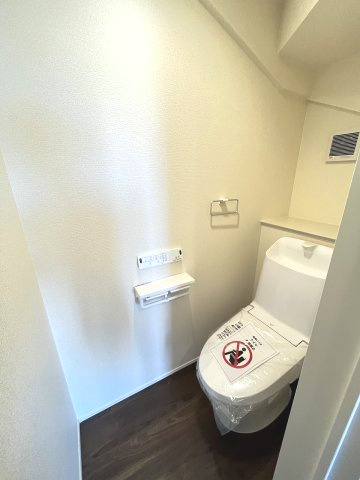 【トイレ】 | 福岡市南区若久6丁目25-1期　4号棟（全4棟）【仲介手数料無料・0円】 | 現地写真。1階のトイレです。