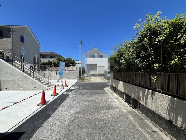 【その他】 | 福岡市南区若久6丁目25-1期　4号棟（全4棟）【仲介手数料無料・0円】 | 現地写真。前面道路です。