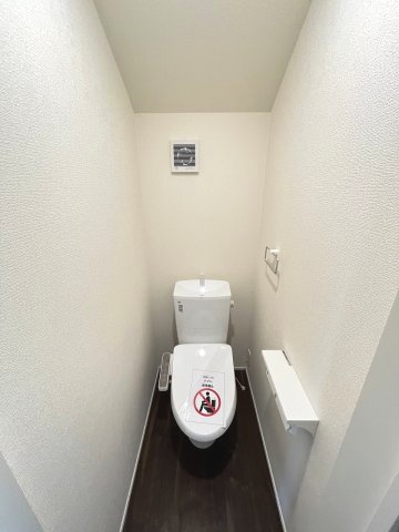 【トイレ】 | 福岡市南区若久6丁目25-1期　4号棟（全4棟）【仲介手数料無料・0円】 | 現地写真。2階にもトイレです。
