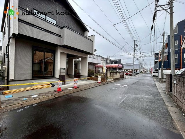 桶川市東2丁目3期　新築戸建　ブルーミング01の前面道路含む現地写真