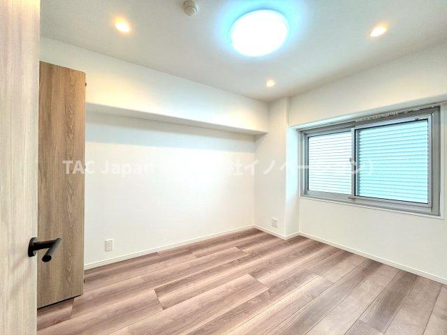 大島スカイハイツの洋室|北側のお部屋でも十分な明るさが確保できるよう工夫されています。