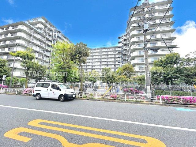 大島スカイハイツの外観|～Appearance～
青空に映えるこの雄大な佇まい。
陽当たり、立地、周辺環境など恵まれた好条件となっております。