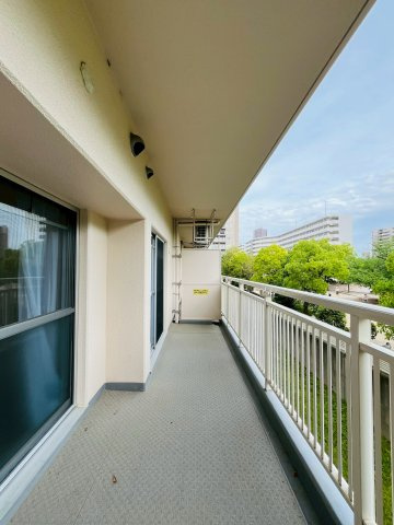 シティコーポ鴫野２号棟のバルコニー
