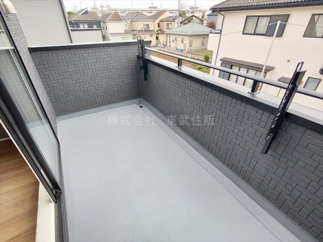 【バルコニー】 | 川越市大塚2丁目　全2棟　1号棟 | 外からの目が気にならないバルコニーで洗濯物が干せます
