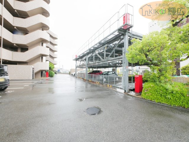 サーパス明石土山　4階の駐車場