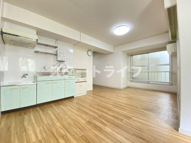 大阪市淀川区西中島５丁目の賃貸マンションの居間・リビング