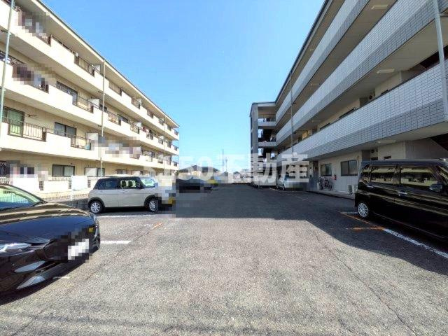 リンピア水主町の駐車場