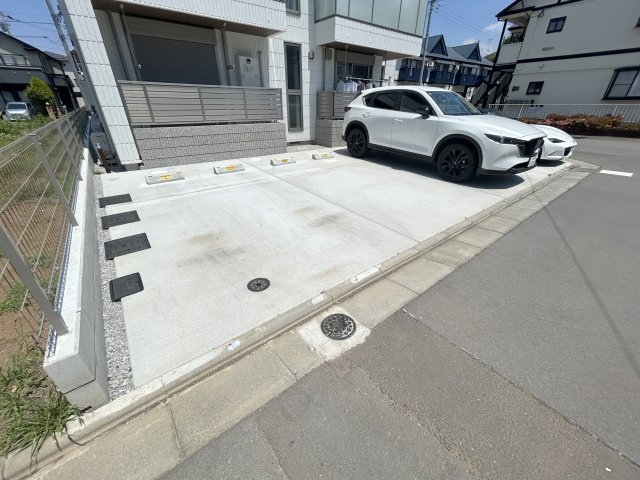 シェルタ・ノーヴェの駐車場