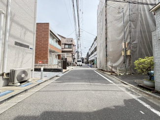 【前面道路含む現地写真】 | 交通量は少なめの北側区道♪幅員は約4.2ｍです。場所だけ知りたい、資料だけ欲しい等、お気軽にお問合せ下さい。