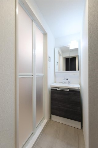 スワンズシティ神戸湊川 IIの洗面所|建築中のためモデルルームのお写真になります。