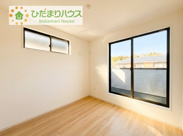 【洋室】 | 土浦市木田余1期　新築戸建　2号棟 | バルコニーに面した明るい洋室☆彡