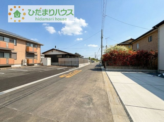 【前面道路含む現地写真】 | 土浦市木田余1期　新築戸建　2号棟 | たっぷりの陽光と心地よい風が舞い込む住まい♪