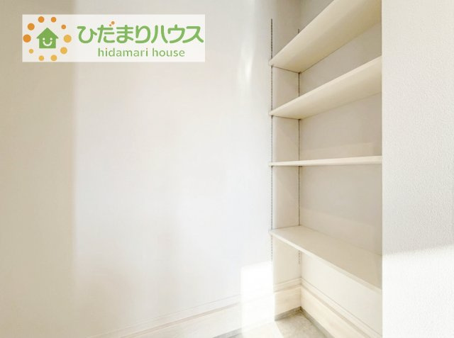 【玄関】 | 土浦市木田余1期　新築戸建　2号棟 | シューズクロークは、レインコートやベビーカー、ゴルフバッグなど大きな荷物を置けるので、
いつでも玄関を綺麗に保てます(*^-^*)
