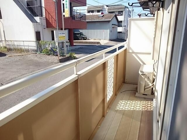 羽村市五ノ神４丁目のアパートのバルコニー