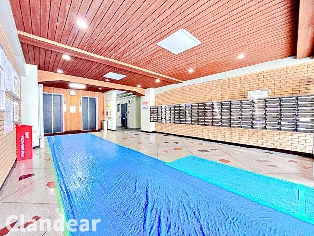 関屋ステーションハイツのロビー|ドキドキの新生活も、安心してスタート。ぴったりの住まいを見つけませんか？クランディアが一緒に住まい選びをサポートします‼　まずは、お気軽にお問合せください　＃クランディア
