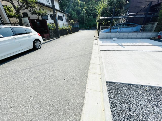市原市青葉台7丁目4期の前面道路含む現地写真
