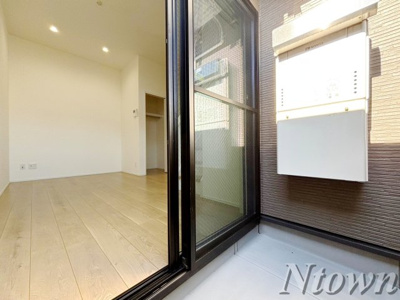 【バルコニー】 | ココマンション | 外からの目が気にならないバルコニーで洗濯物が干せます