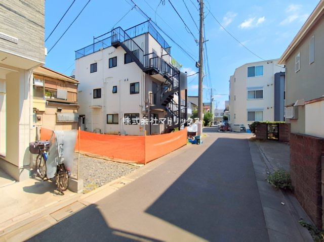 板橋区栄町　充実のお買い物環境　建築条件付き売地の前面道路含む現地写真